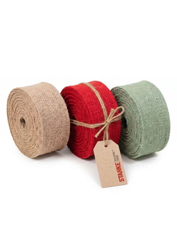 Seilwerk Stanke Juteband-Set, 3 Rollen in den Farben Rot, Natur und Grün auf weißem Hintergrund. 