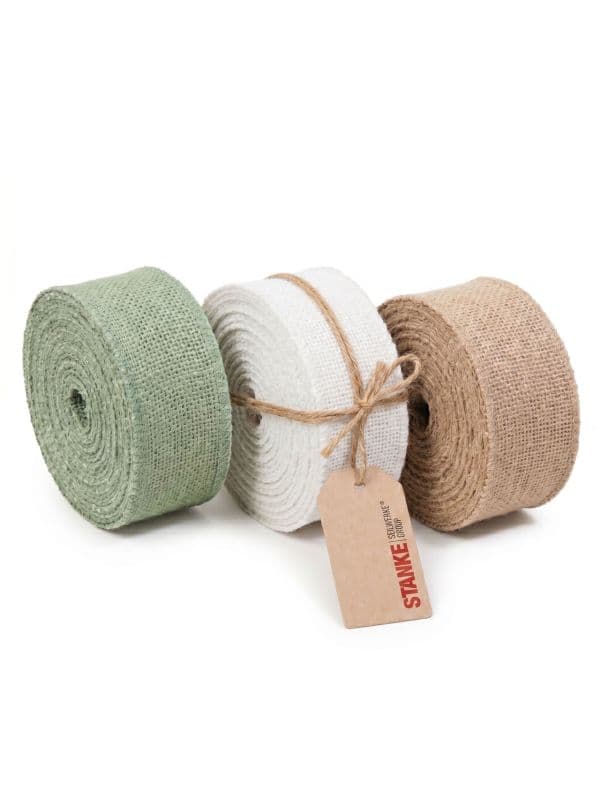 Seilwerk Stanke Juteband-Set, 3 Rollen in den Farben Beige, Natur und Grün auf weißem Hintergrund. 