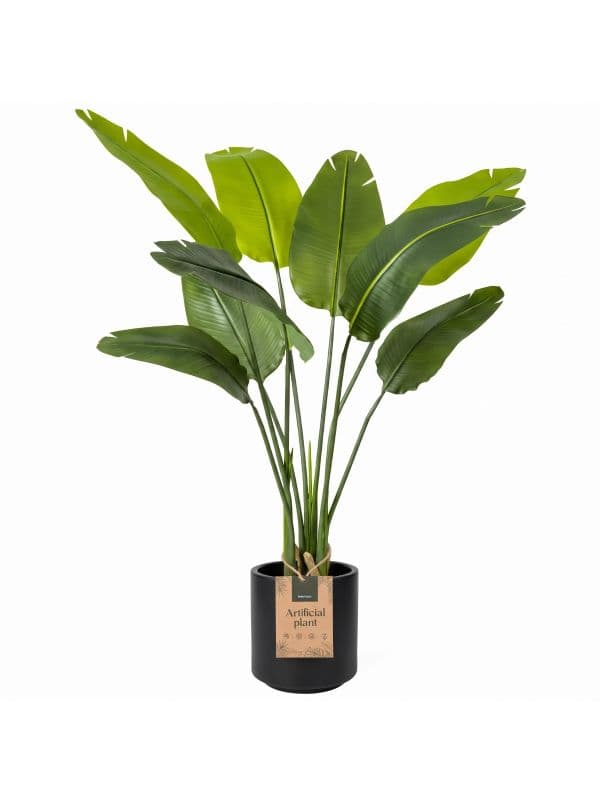 K&uuml;nstliche Strelitzia 130 cm von FairyTrees mit breiten, l&auml;nglichen Bl&auml;ttern vor hellem Hintergrund