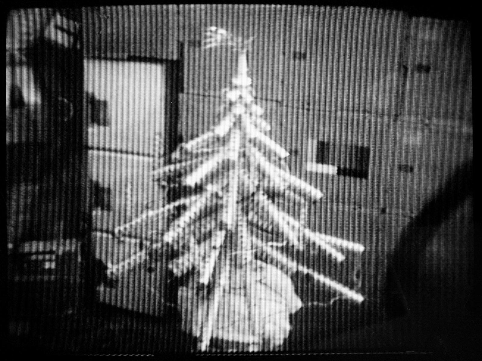 Der von der Skylab-4-Besatzung im Orbit geschaffene &bdquo;Weihnachtsbaum&ldquo;, 24. Dezember 1973.