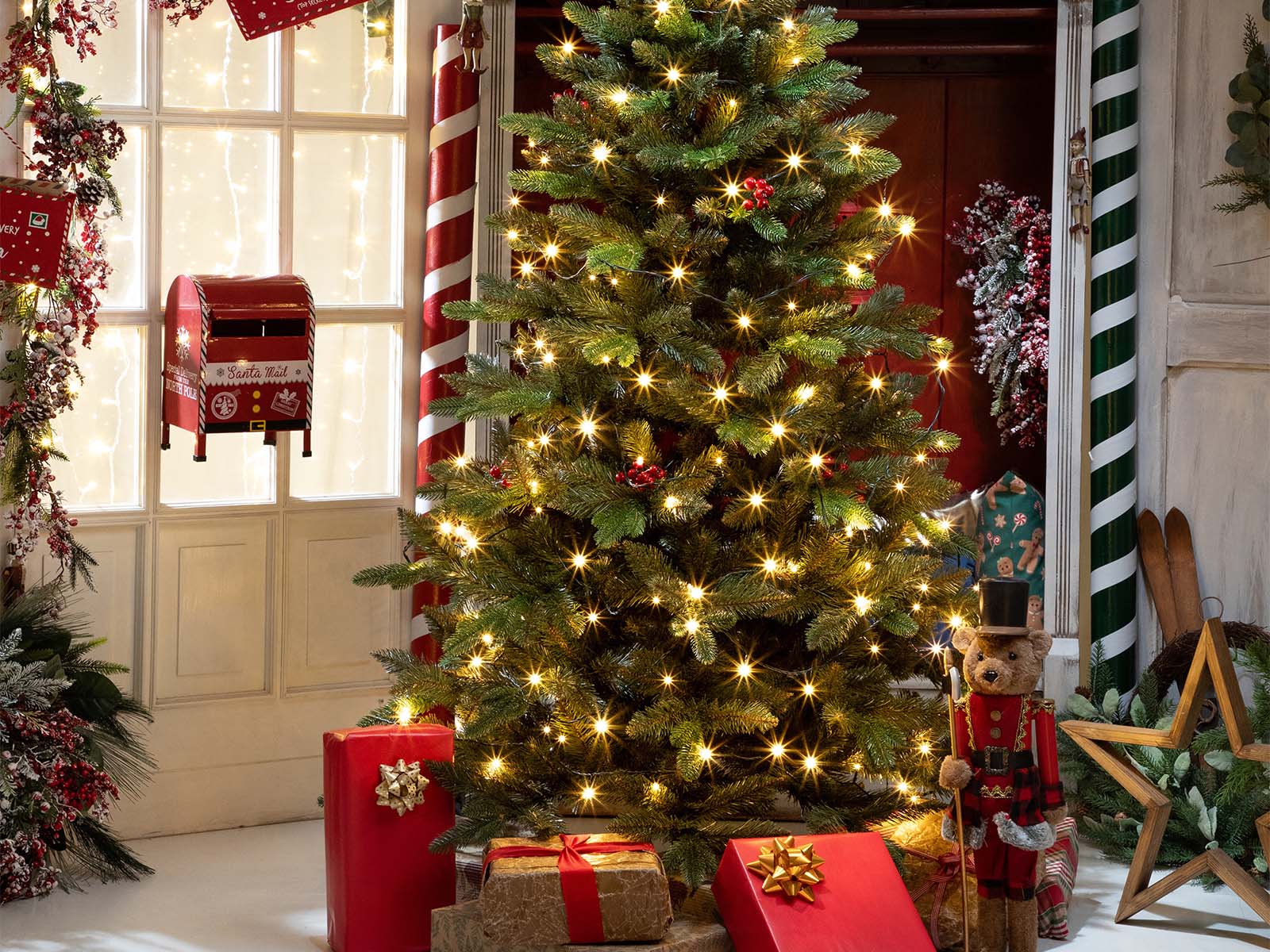 Wie dimensioniert man einen Weihnachtsbaum für das Wohnzimmer, den Sitzungssaal oder das Schlafzimmer? FairyTrees schlägt vor